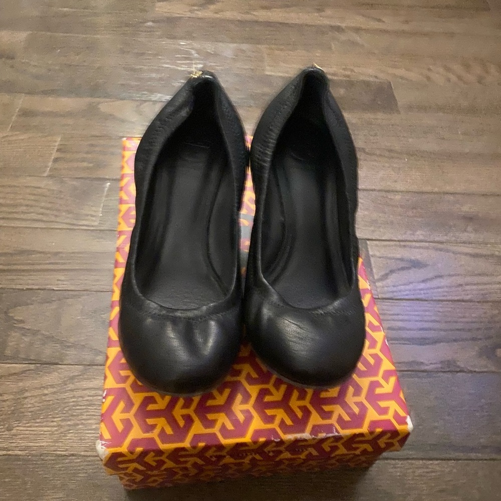 Tory Burch black leather and woodwedges